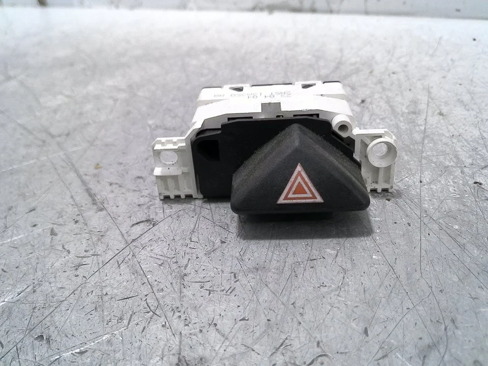 Foto de WARNING FORD FOCUS BERLINA (CAK) 2.0 16V CAT (131 CV / 96 KW) referencia 2M5T13A350AA