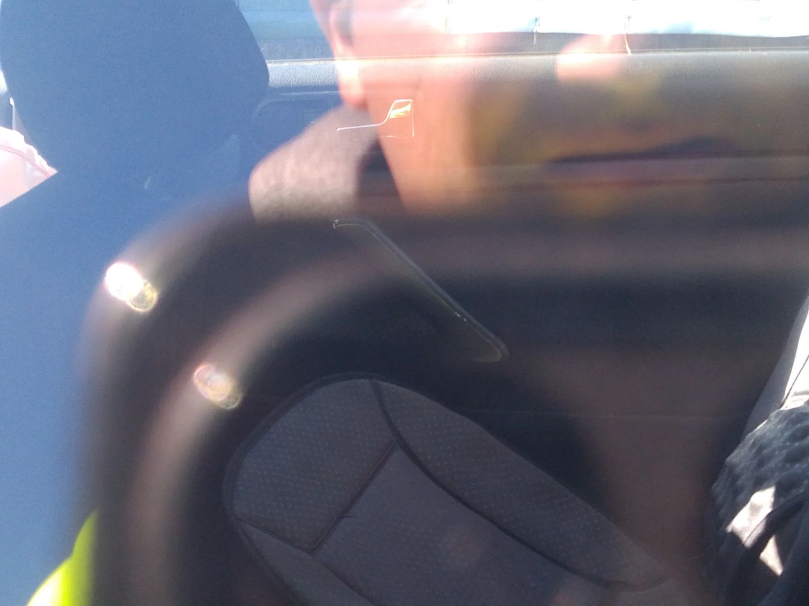 Foto de MANETA INTERIOR TRASERA IZQUIERDA VOLKSWAGEN PASSAT BERLINA (3B3) 1.9 TDI (131 CV / 96 KW)