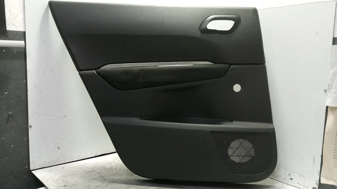 Foto de GUARNECIDO PUERTA TRASERA IZQUIERDA PEUGEOT 5008 1.6 HDi FAP (112 CV / 82 KW) referencia 98003844ZE