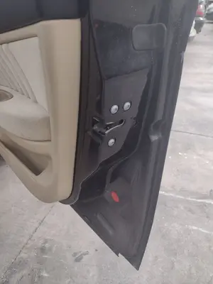 Foto de CERRADURA PUERTA DELANTERA DERECHA ALFA ROMEO 159 (140) 1.9 JTD (M) 16V CAT (150 CV / 110 KW)