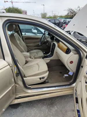 Foto de GOMAS CONTORNO PUERTA JAGUAR X-TYPE 2.1 V6 24V CAT (156 CV / 115 KW)