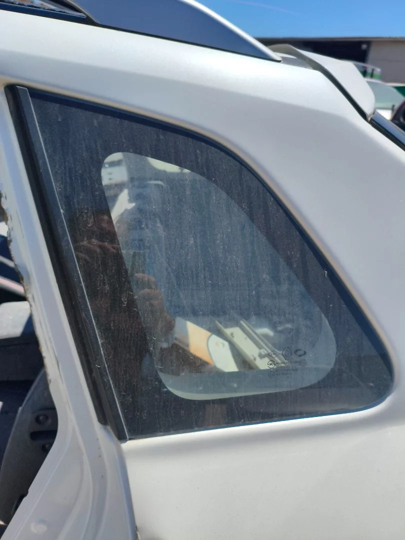 Foto de LUNA CUSTODIA TRASERA IZQUIERDA RENAULT KOLEOS I 2.0 dCi Diesel FAP CAT (173 CV / 127 KW)