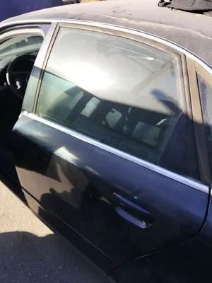 Foto de PUERTA TRASERA IZQUIERDA AUDI A4 BERLINA (8E) 1.9 TDI (131 CV / 96 KW) referencia 8E0833051