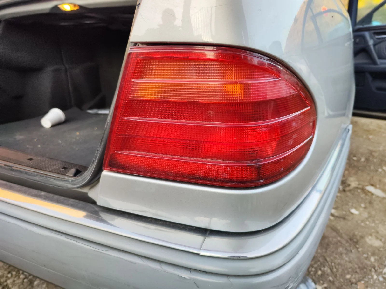 Foto de PILOTO TRASERO DERECHO MERCEDES-BENZ CLASE E (BM 210) BERLINA 3.0 Turbodiesel CAT (177 CV / 130 KW)
