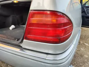 Foto de PILOTO TRASERO DERECHO MERCEDES-BENZ CLASE E (BM 210) BERLINA 3.0 Turbodiesel CAT (177 CV / 130 KW)