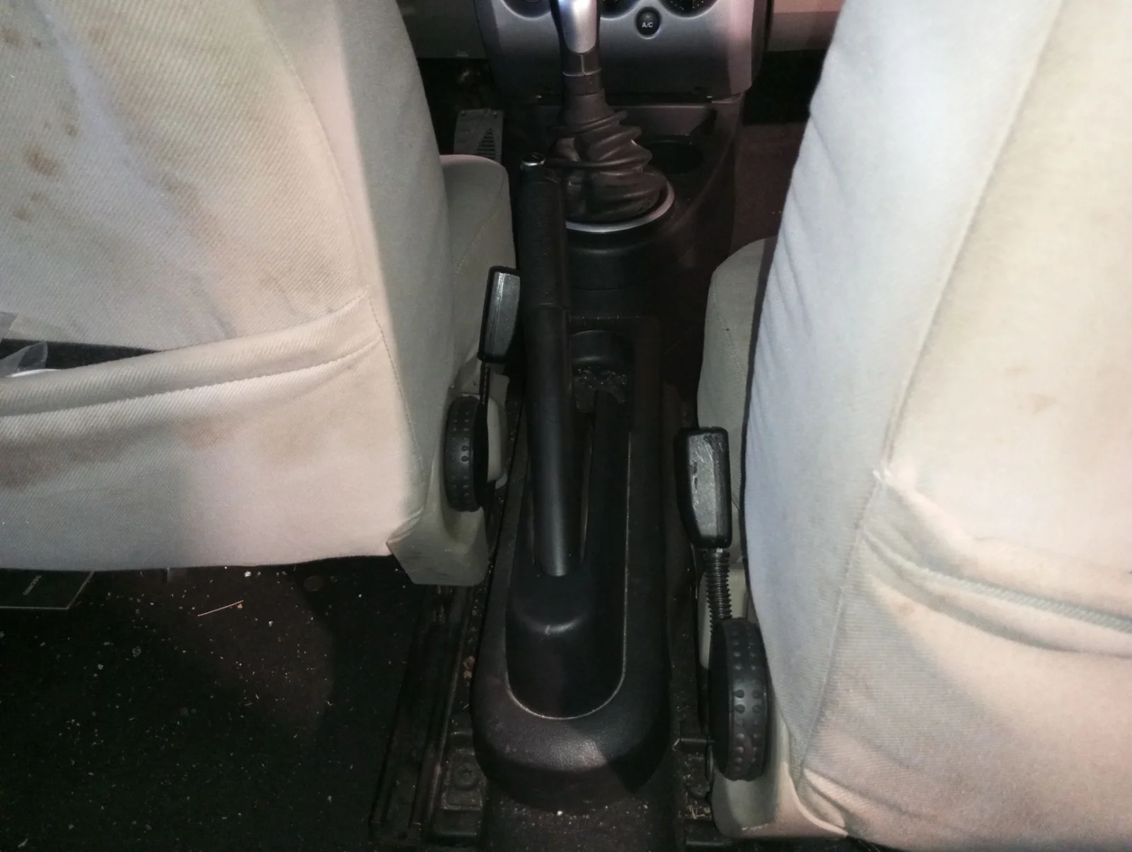 Foto de CONSOLA CENTRAL FORD FIESTA (CBK) 1.25 16V CAT (69 CV / 51 KW)