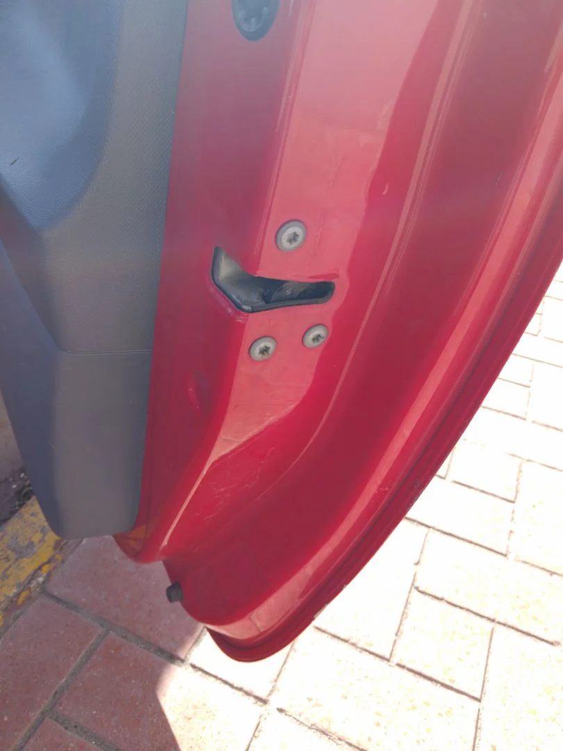 Foto de CERRADURA PUERTA DELANTERA DERECHA PEUGEOT 107 1.0 CAT (384F) (68 CV / 50 KW)