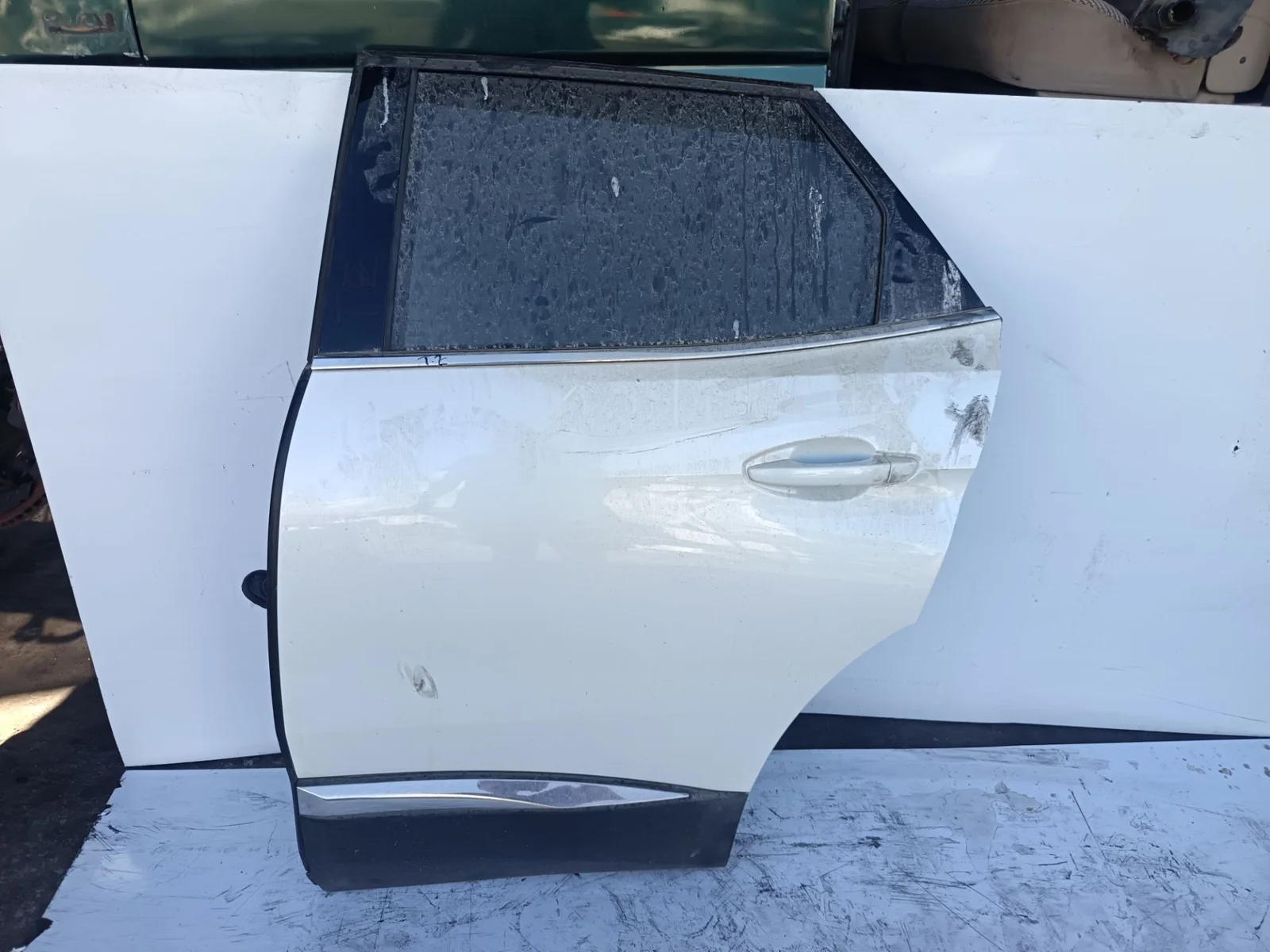 Foto de PUERTA TRASERA IZQUIERDA PEUGEOT 3008 1.5 Blue-HDI FAP (131 CV / 96 KW)