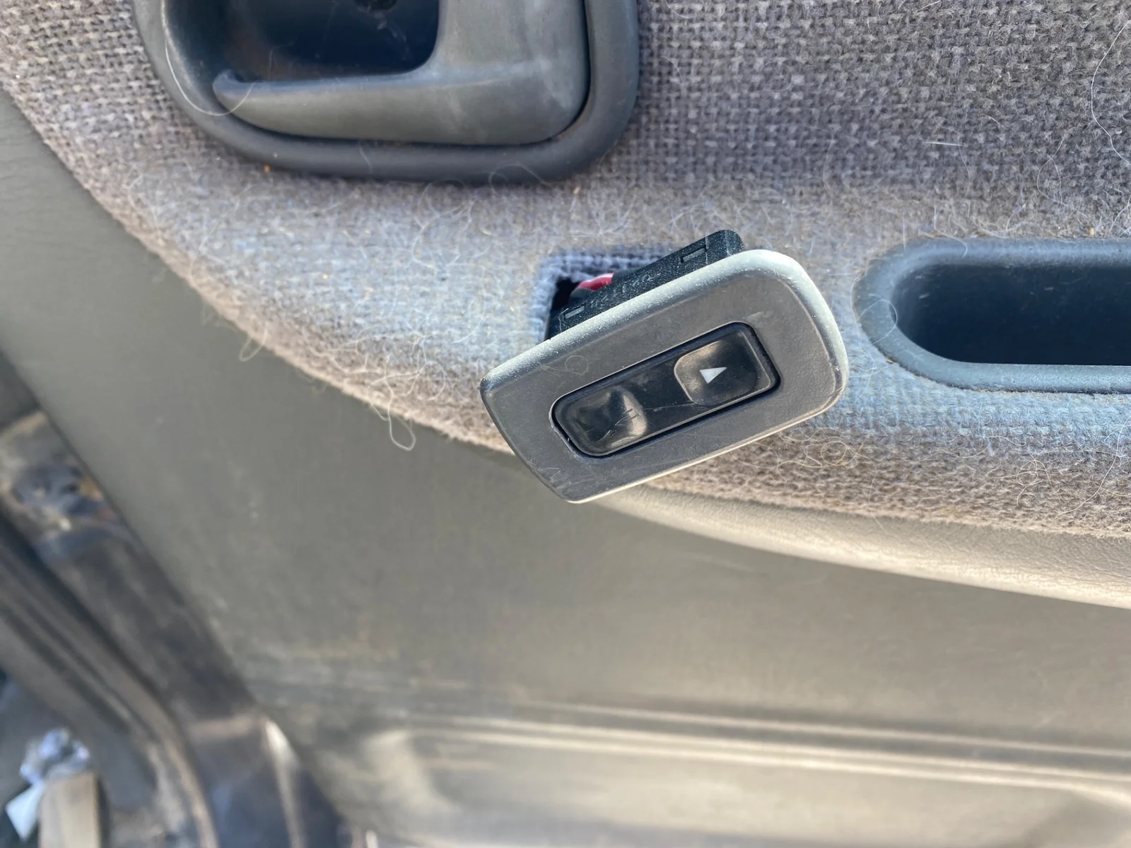 Foto de MANDO ELEVALUNAS TRASERO DERECHO KIA SPORTAGE 2.0 CAT (128 CV / 94 KW)