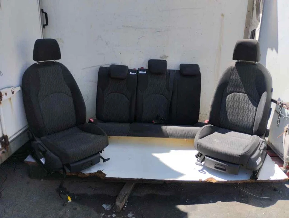 Foto de JUEGO ASIENTOS COMPLETO SEAT LEON (5F1) 1.6 TDI (105 CV / 77 KW)