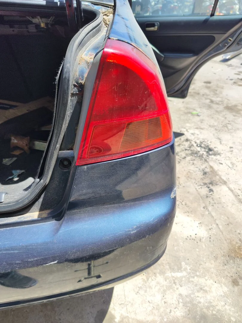 Foto de PILOTO TRASERO DERECHO HONDA CIVIC AERODECK (MB/MC) 1.6 CAT (D 16 B 2) (116 CV / 85 KW)