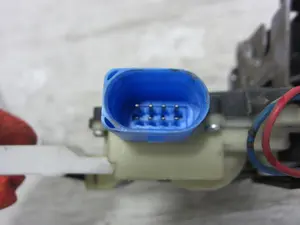 Foto de CERRADURA PUERTA DELANTERA IZQUIERDA SEAT IBIZA (6L1) 1.4 TDI (80 CV / 59 KW) referencia 991990300 foto 3