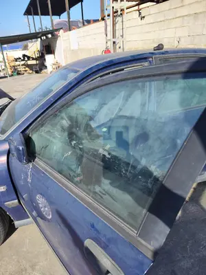 Foto de LUNA DELANTERA IZQUIERDA VOLVO S40 BERLINA 1.6 CAT (109 CV / 80 KW) referencia 30859681