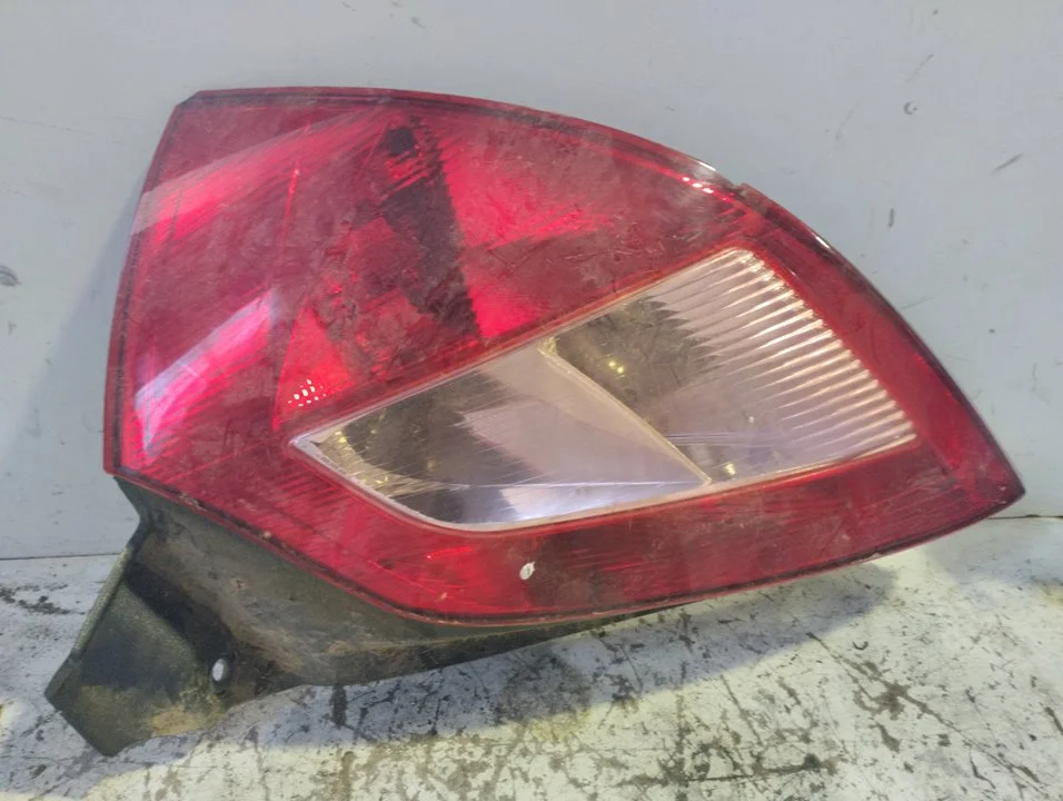 Foto de PILOTO TRASERO DERECHO RENAULT MEGANE II BERLINA 5P 1.9 dCi Diesel (120 CV / 88 KW) referencia 085511934RB