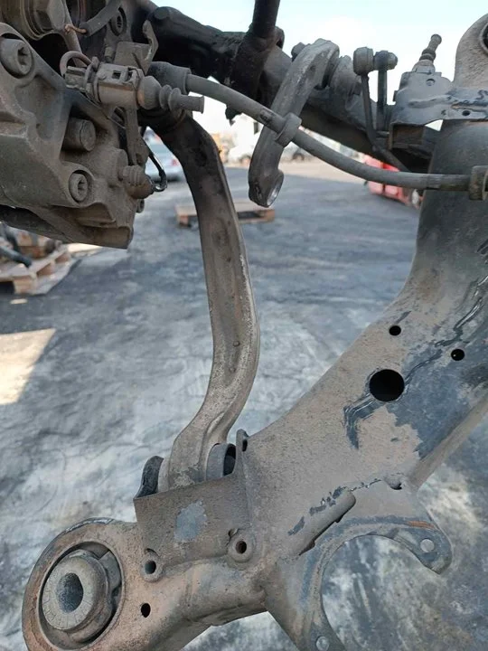 Foto de BRAZO SUSPENSION INFERIOR DELANTERO DERECHO AUDI A6 BERLINA (4F2)
