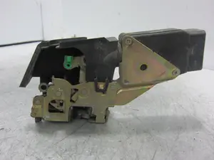 Foto de CERRADURA PUERTA TRASERA IZQUIERDA MITSUBISHI SPACE STAR (DG0) 1.9 DI-D CAT (102 CV / 75 KW) referencia MR911785 foto 2