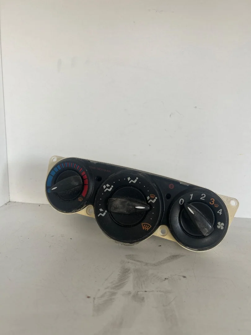 Foto de MANDO CLIMATIZADOR FORD FOCUS BERLINA (CAK) referencia 98AB18C419