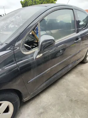 Foto de PUERTA DELANTERA IZQUIERDA PEUGEOT 207 1.4 16V CAT (KFU / ET3J4) (88 CV / 65 KW) referencia 9002AN foto 2