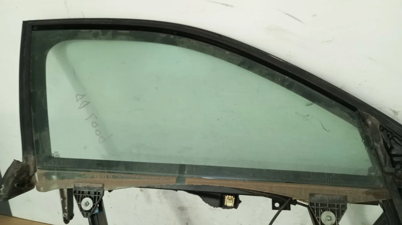 Foto de LUNA DELANTERA DERECHA AUDI A4 BERLINA (8E) 1.9 TDI (131 CV / 96 KW) referencia 43R001352