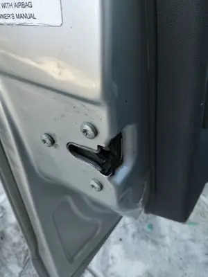 Foto de CERRADURA PUERTA DELANTERA IZQUIERDA OPEL CORSA C 1.2 16V CAT (Z 12 XE / LW4) (75 CV / 55 KW)
