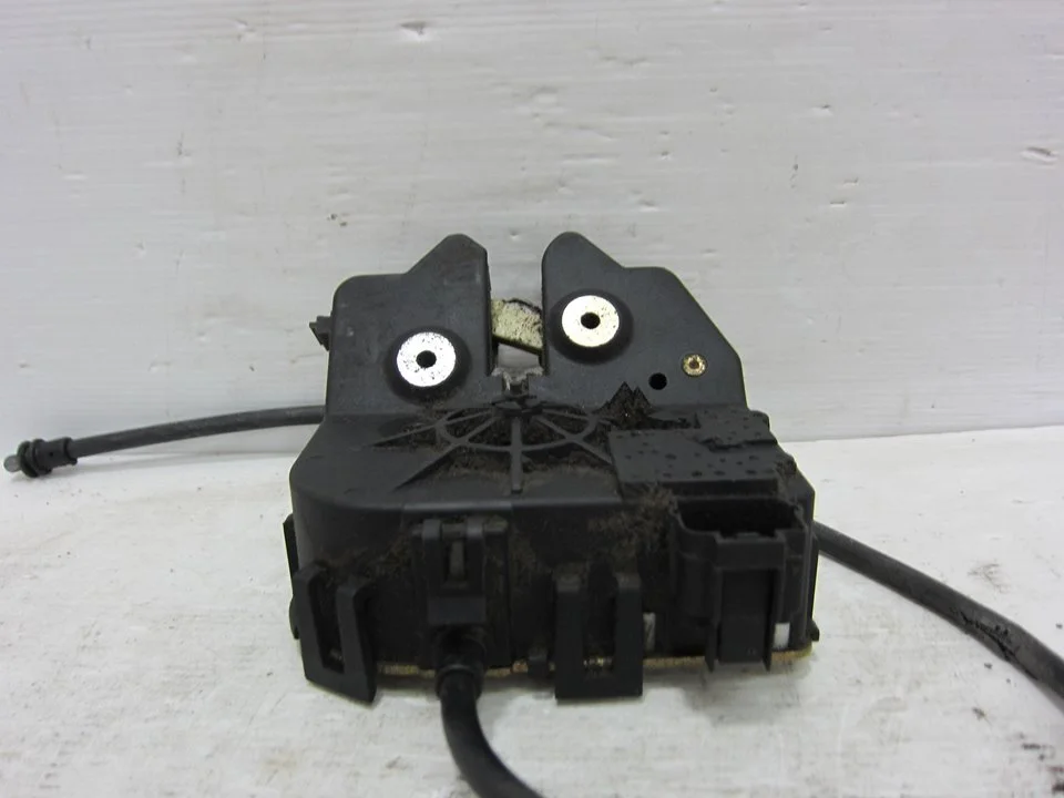 Foto de CERRADURA MALETERO / PORTON FORD FOCUS BERLINA (CAK) 1.8 TDDI Turbodiesel CAT (90 CV / 66 KW) referencia F00P0K0201