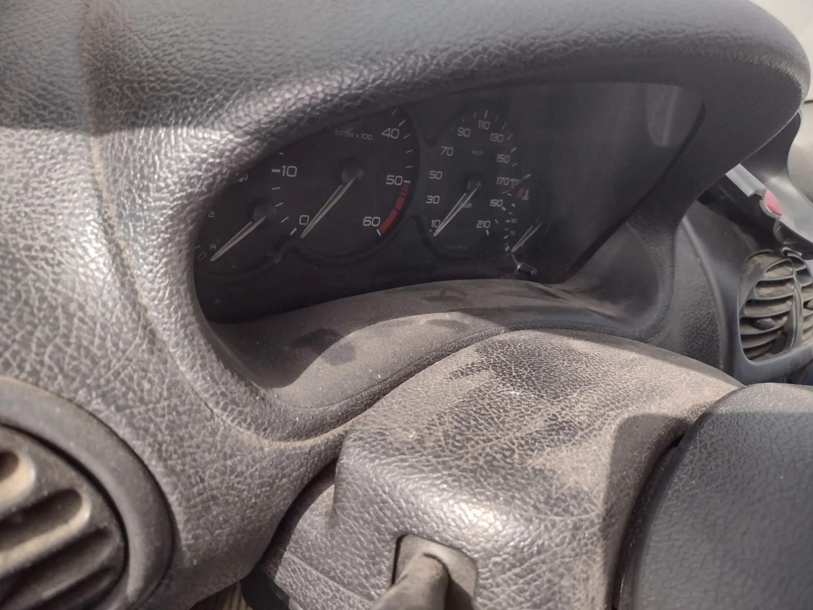 Foto de CUADRO INSTRUMENTOS PEUGEOT 206 1.9 Diesel (69 CV / 51 KW)