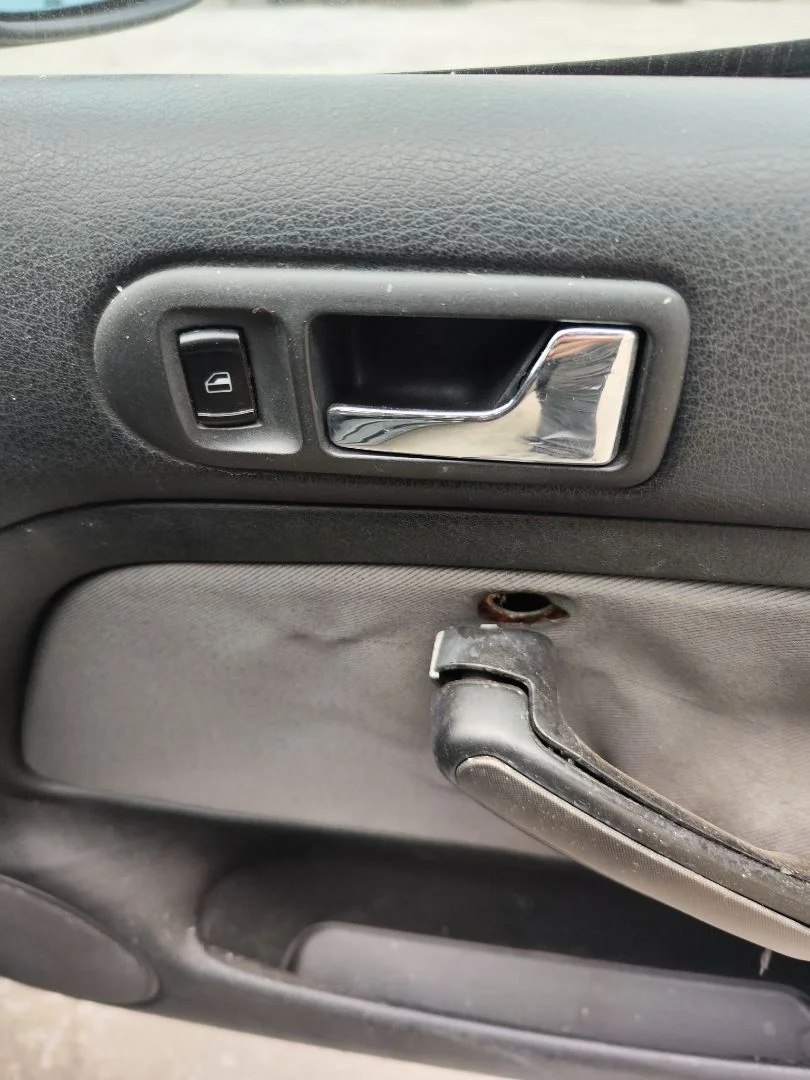 Foto de MANETA INTERIOR DELANTERA DERECHA VOLKSWAGEN BORA BERLINA (1J2)(1998) 1.9 TDI (110 CV / 81 KW)