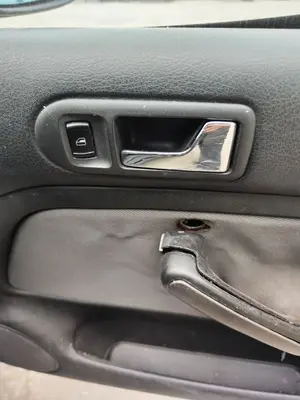 Foto de MANETA INTERIOR DELANTERA DERECHA VOLKSWAGEN BORA BERLINA (1J2)(1998) 1.9 TDI (110 CV / 81 KW)