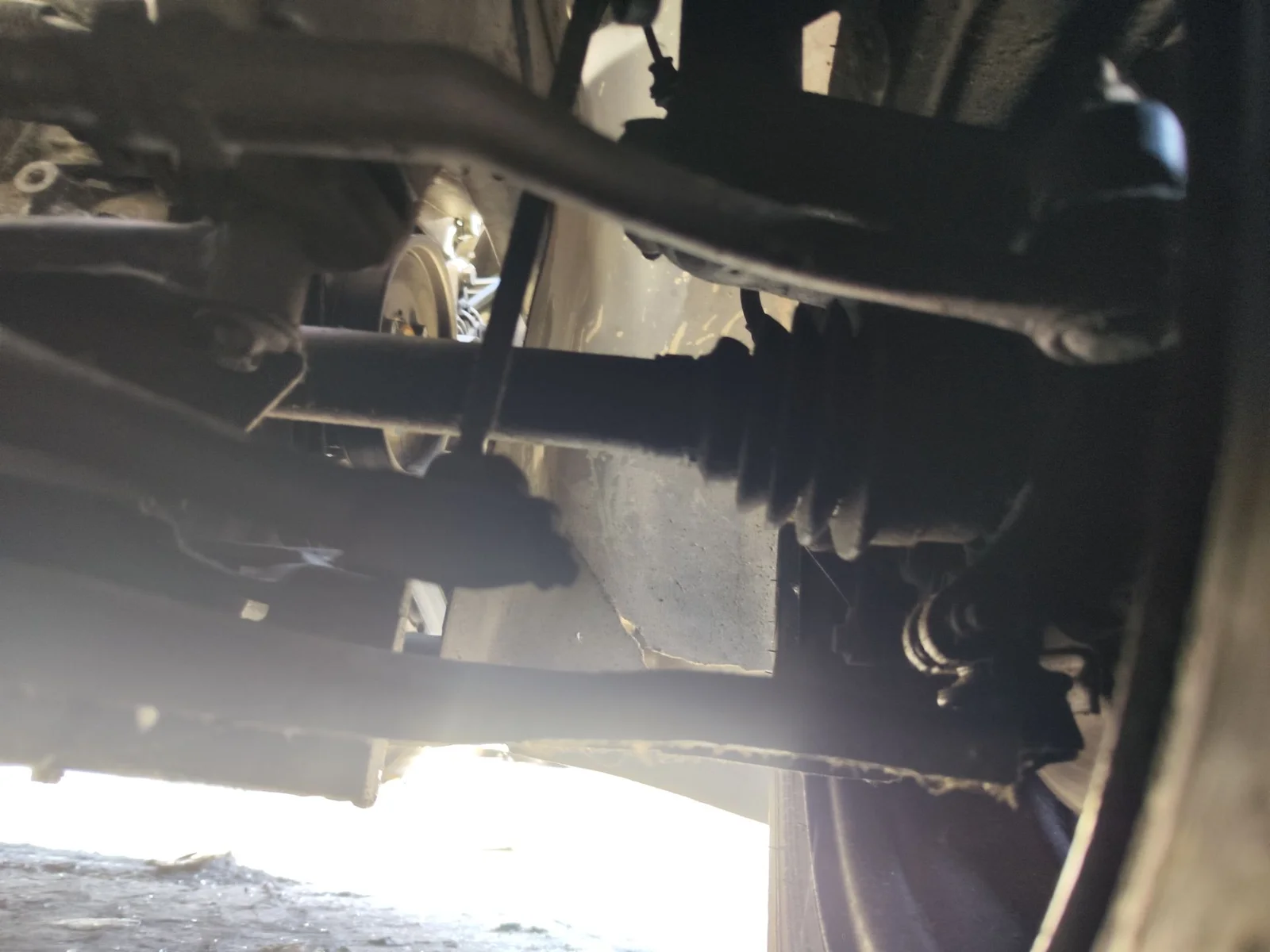 Foto de BRAZO SUSPENSION DELANTERO DERECHO PEUGEOT 207 1.4 (73 CV / 54 KW)
