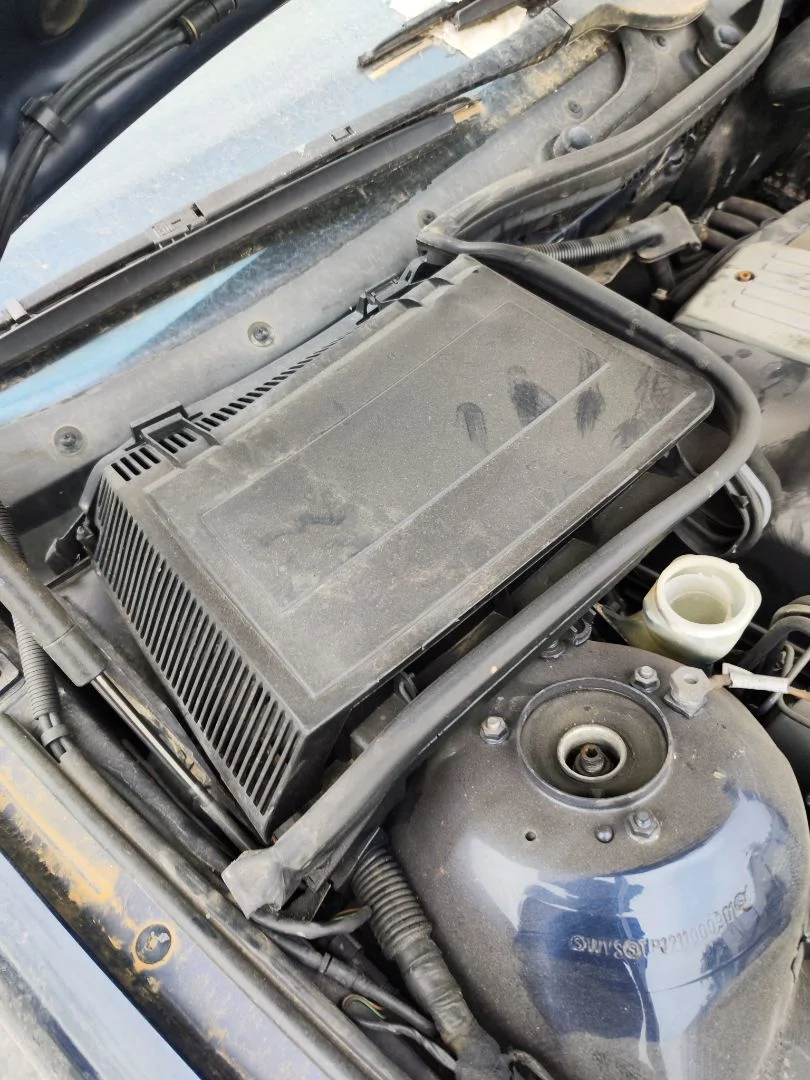 Foto de CAJA RELES / FUSIBLES BMW SERIE 5 BERLINA (E39) 3.0 24V Turbodiesel CAT (193 CV / 142 KW)
