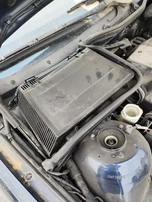 Foto de CAJA RELES / FUSIBLES BMW SERIE 5 BERLINA (E39) 3.0 24V Turbodiesel CAT (193 CV / 142 KW)
