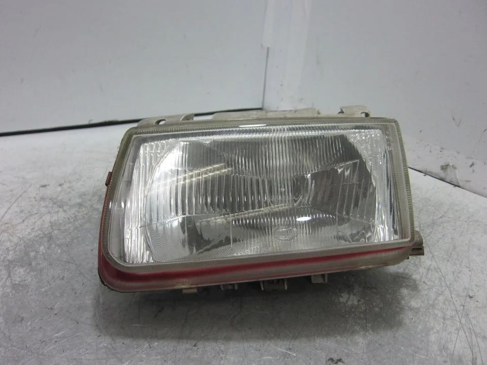 Foto de FARO IZQUIERDO VOLKSWAGEN POLO III (6N1) 1.4 (60 CV / 44 KW) referencia 96249500