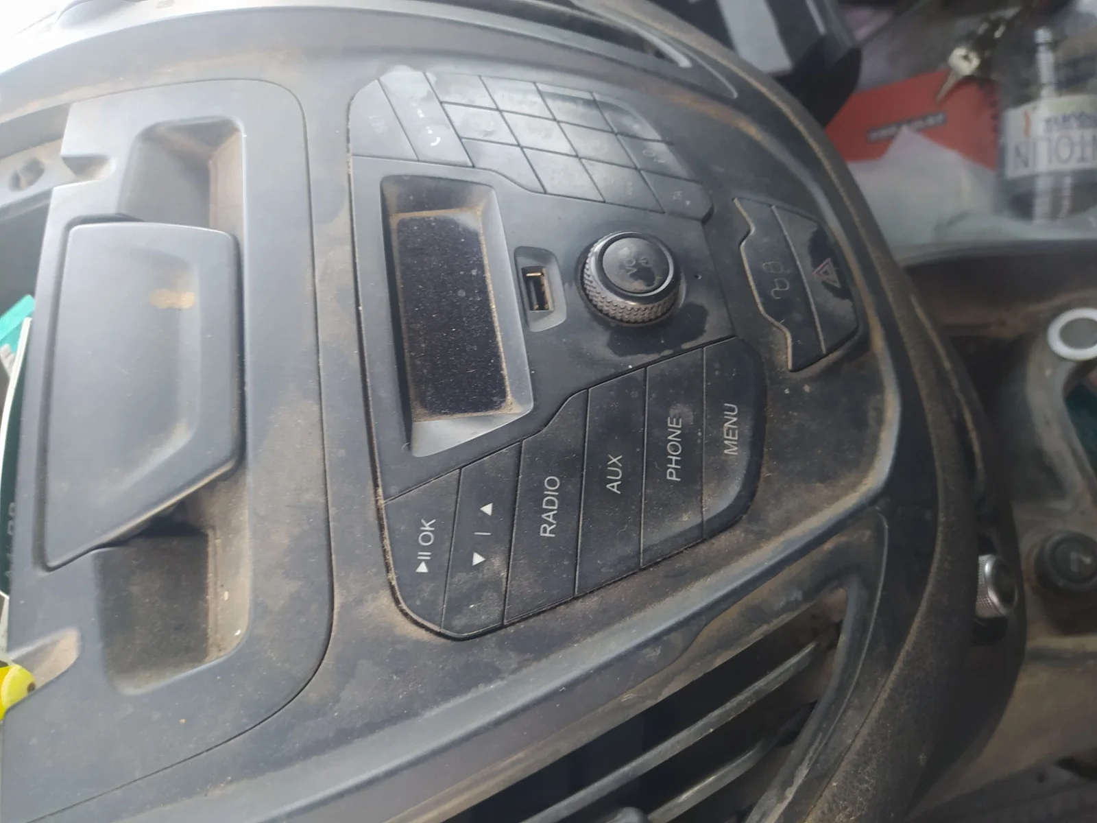 Foto de SISTEMA AUDIO / RADIO CD FORD TRANSIT COURIER (C4A) 1.5 TDCi CAT (95 CV / 70 KW) referencia ET7618D815BG