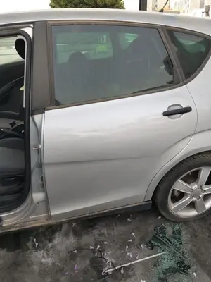 Foto de PUERTA TRASERA IZQUIERDA SEAT ALTEA (5P1) 1.9 TDI (105 CV / 77 KW) referencia 5P0833055A