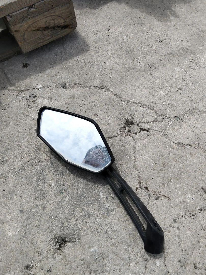 Foto de RETROVISOR IZQUIERDO APRILIA SR 50 50 cm3 - 3.1 kW (0 CV / 0 KW)