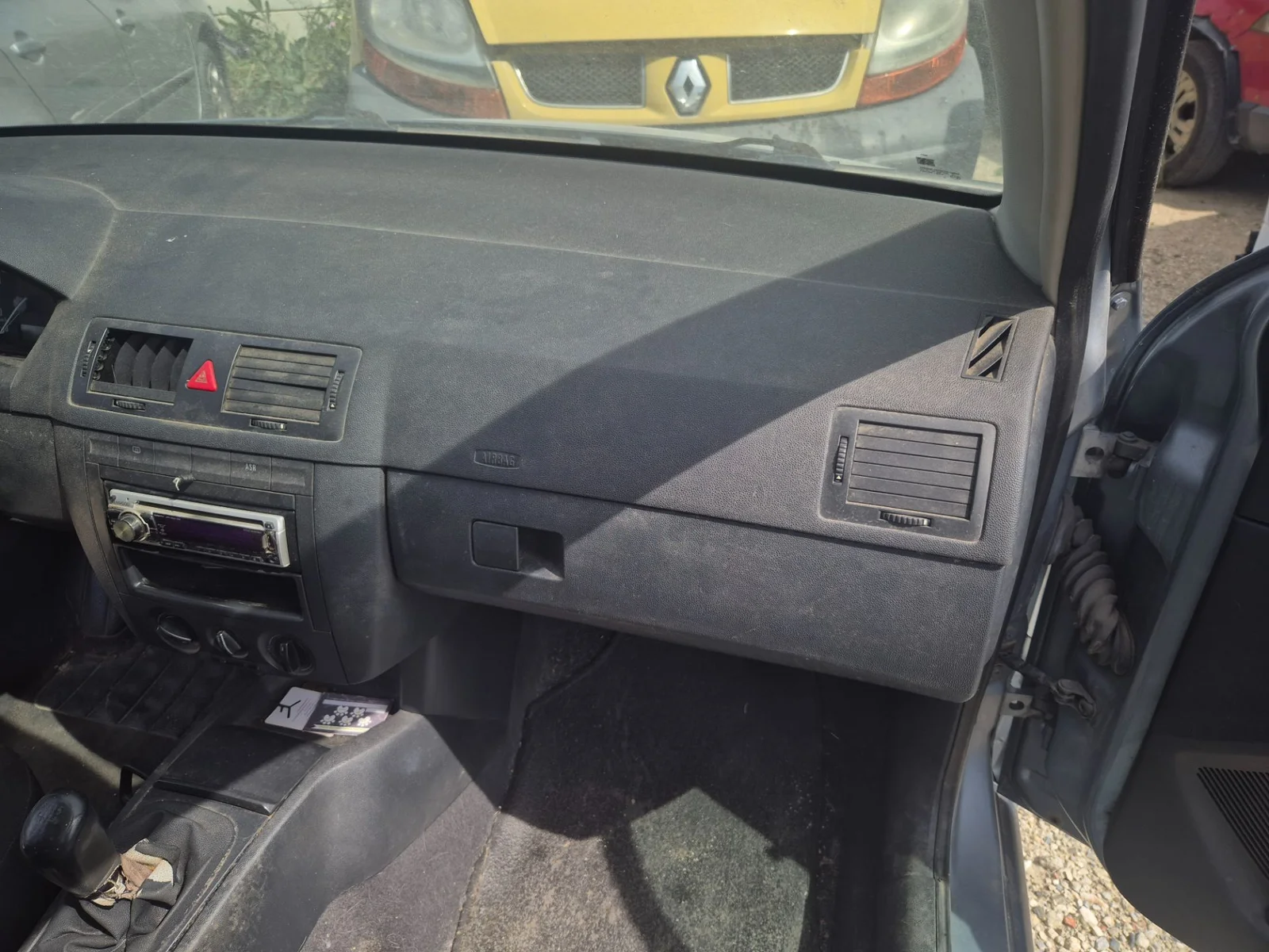 Foto de GUANTERA SKODA FABIA COMBI (6Y5) 1.9 TDI (101 CV / 74 KW)