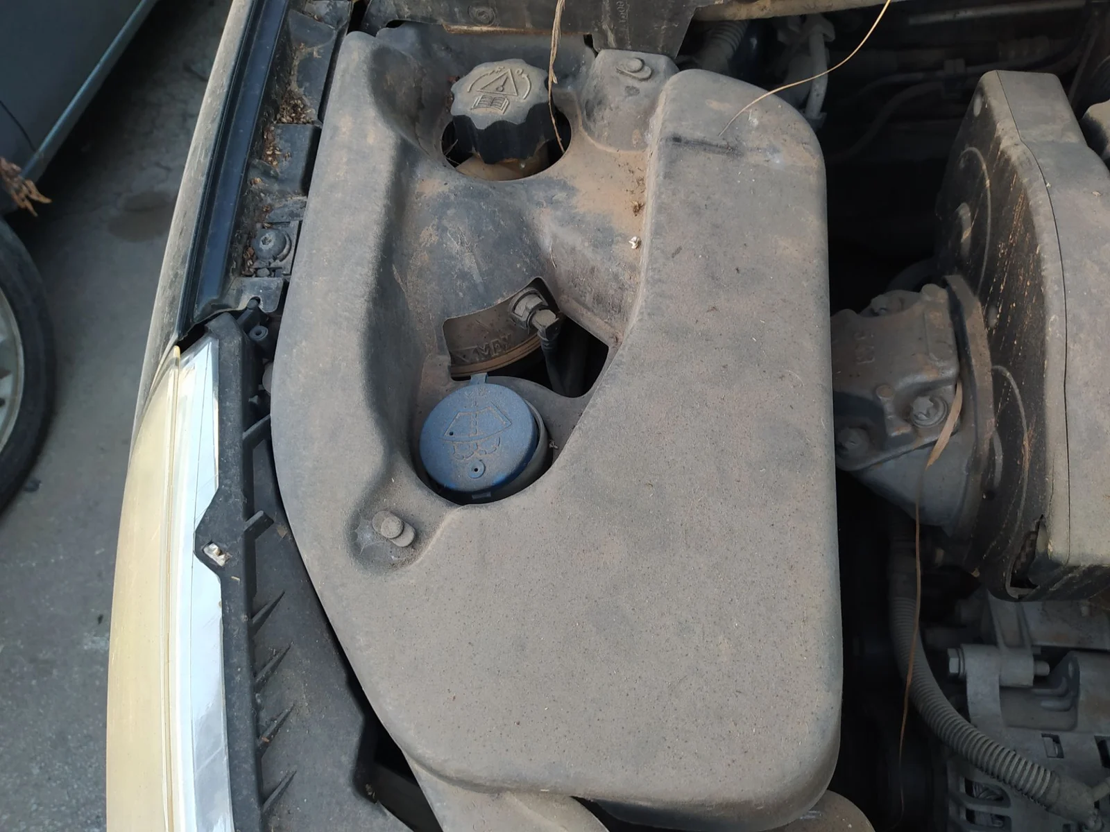 Foto de DEPOSITO LIMPIA CITROEN C4 COUPE 1.6 16V CAT (NFU / TU5JP4) (109 CV / 80 KW) referencia 6431F8