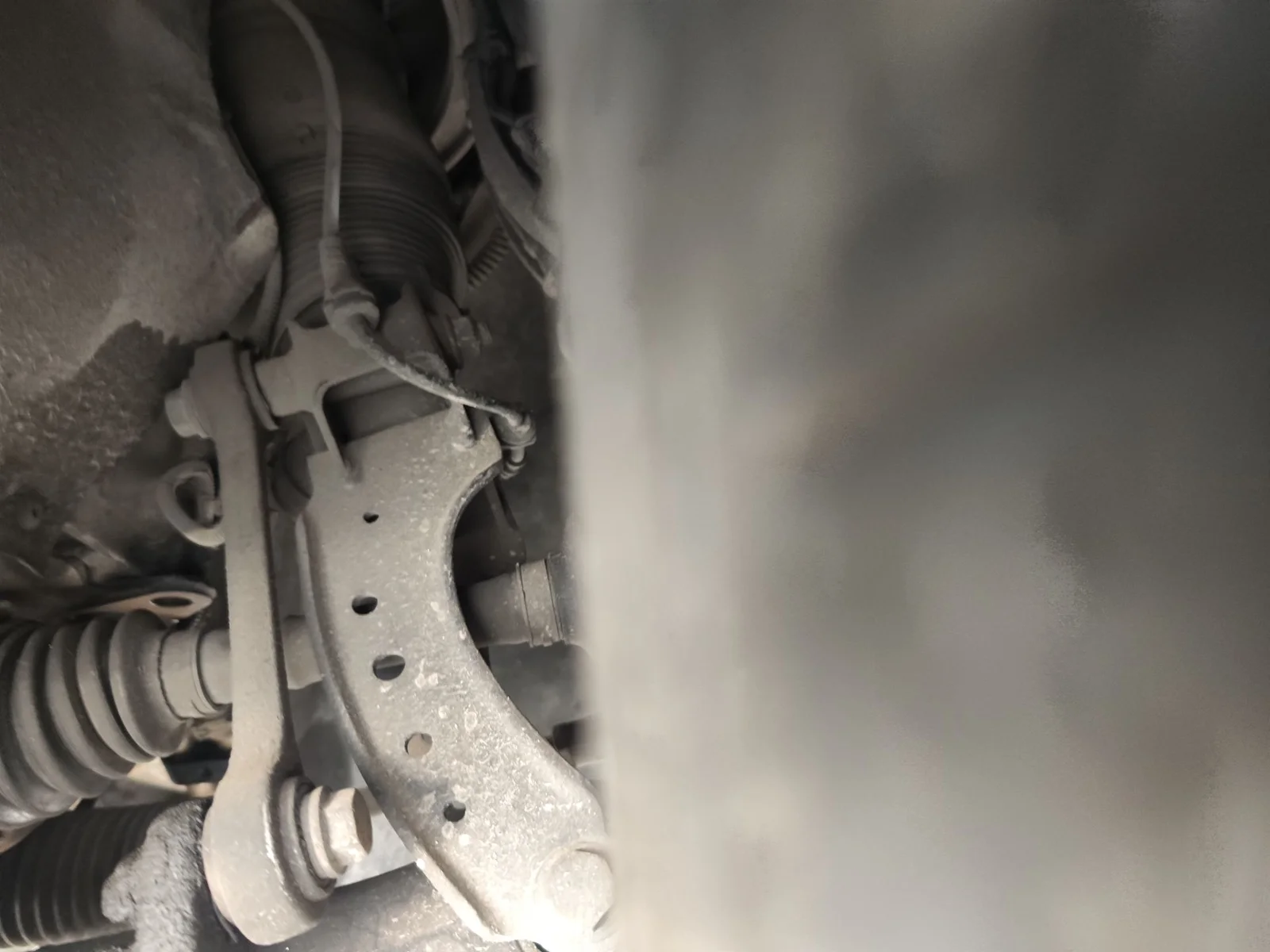 Foto de BIELETA ESTABILIZADORA DELANTERA IZQUIERDA AUDI Q7 (4L) 3.0 V6 24V TDI (233 CV / 171 KW) referencia 7L0411317