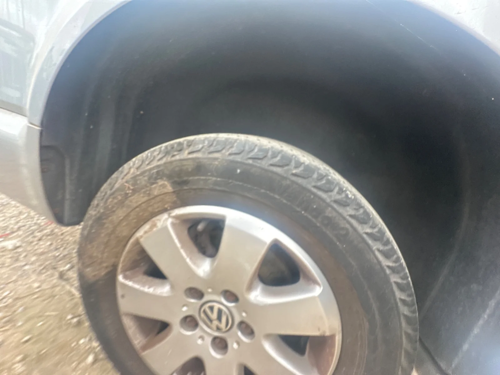 Foto de PASO RUEDA TRASERO DERECHO VOLKSWAGEN T5 TRANSPORTER BUS (7H) 2.5 TDI (131 CV / 96 KW)