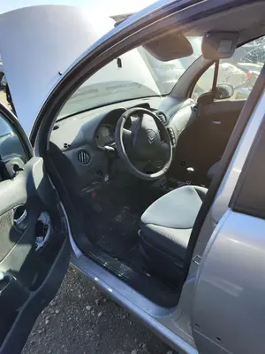 Foto de GOMAS CONTORNO PUERTA CITROEN C3 1.4  (73 CV / 54 KW)