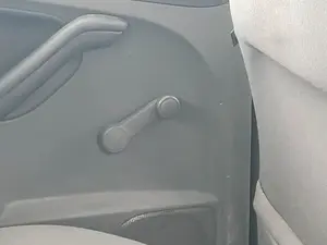 Foto de MANETA ELEVALUNAS TRASERA IZQUIERDA FORD FOCUS BERLINA (CAP) 1.8 Flexifuel CAT (125 CV / 92 KW)