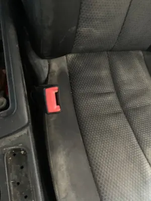 Foto de ENGANCHE CINTURON DELANTERO IZQUIERDO VOLKSWAGEN PASSAT VARIANT (3C5) 2.0 TDI (140 CV / 103 KW)