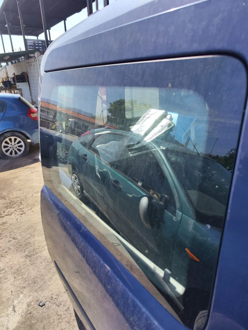 Foto de LUNA TRASERA DERECHA OPEL COMBO (CORSA C) 1.3 16V CDTI CAT (Z 13 DT / LN9) (69 CV / 51 KW) referencia 93182556