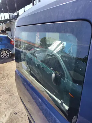 Foto de LUNA TRASERA DERECHA OPEL COMBO (CORSA C) 1.3 16V CDTI CAT (Z 13 DT / LN9) (69 CV / 51 KW) referencia 93182556