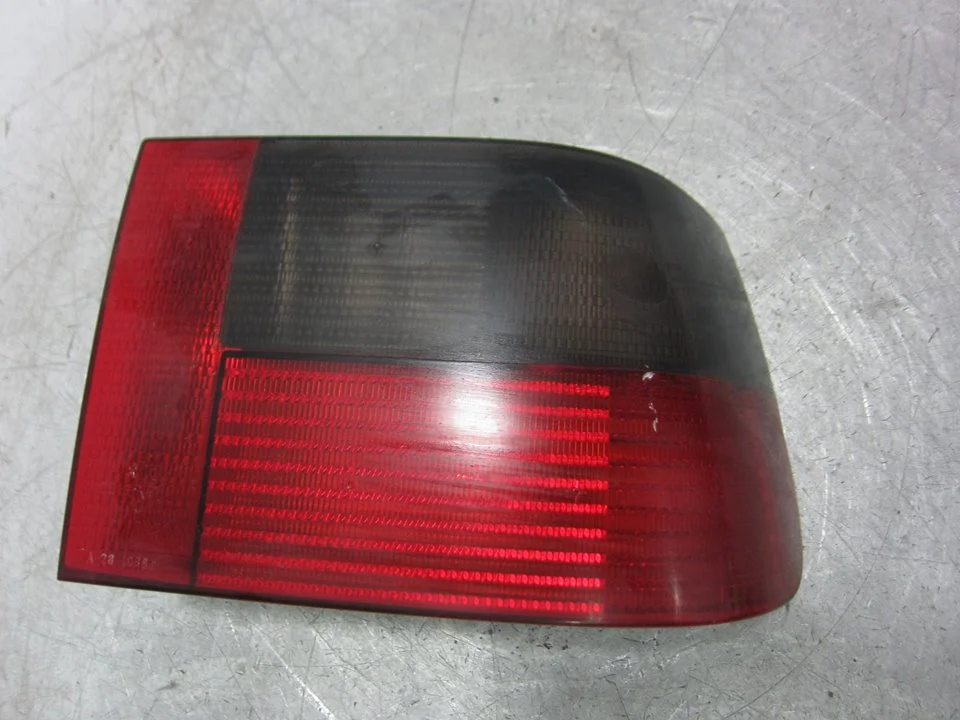 Foto de PILOTO TRASERO DERECHO SEAT IBIZA (6K1) 1.4 (60 CV / 44 KW) referencia 96224000