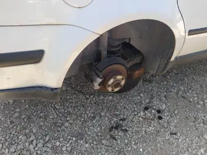 Foto de BIELETA ESTABILIZADORA TRASERA DERECHA VOLKSWAGEN PASSAT BERLINA (3B3) 1.9 TDI (131 CV / 96 KW)