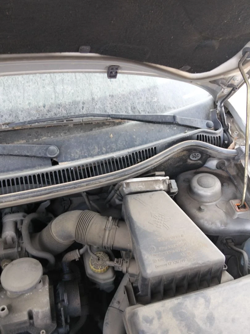 Foto de BRAZO LIMPIA DELANTERO IZQUIERDO SEAT CORDOBA BERLINA (6L2) 1.9 SDI (64 CV / 47 KW) referencia 6L1955409E