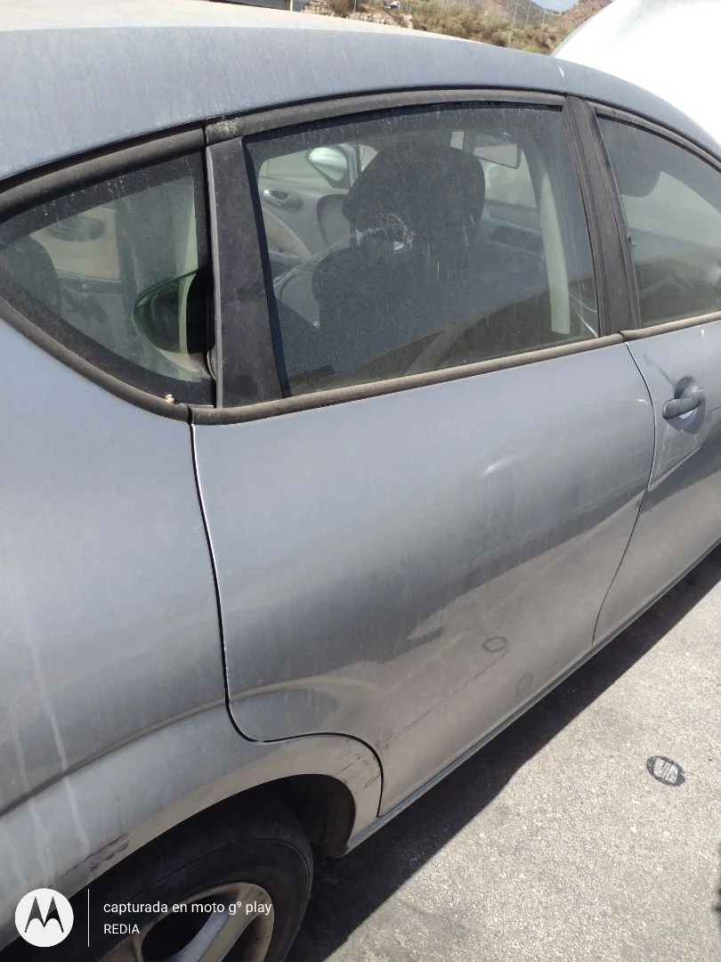 Foto de PUERTA TRASERA DERECHA SEAT LEON (1P1) 1.9 TDI (105 CV / 77 KW) referencia 1P0833056