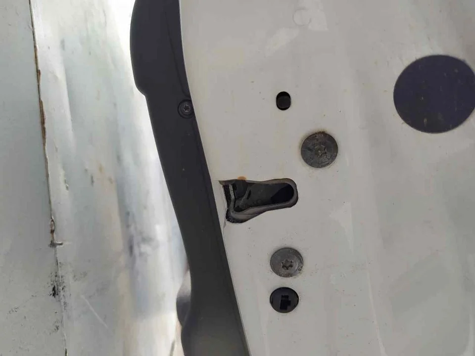 Foto de CERRADURA PUERTA TRASERA DERECHA CITROEN C3 1.4 HDi (68 CV / 50 KW)
