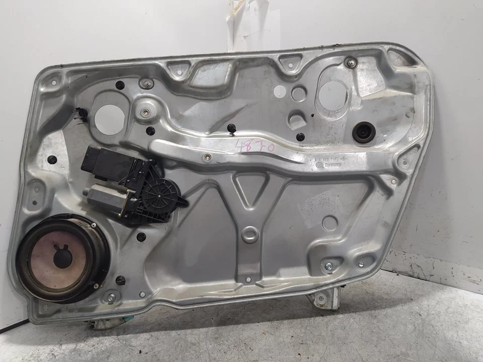 Foto de ELEVALUNAS DELANTERO DERECHO VOLKSWAGEN PASSAT BERLINA (3B3) 1.9 TDI (131 CV / 96 KW) referencia 3B4837756D